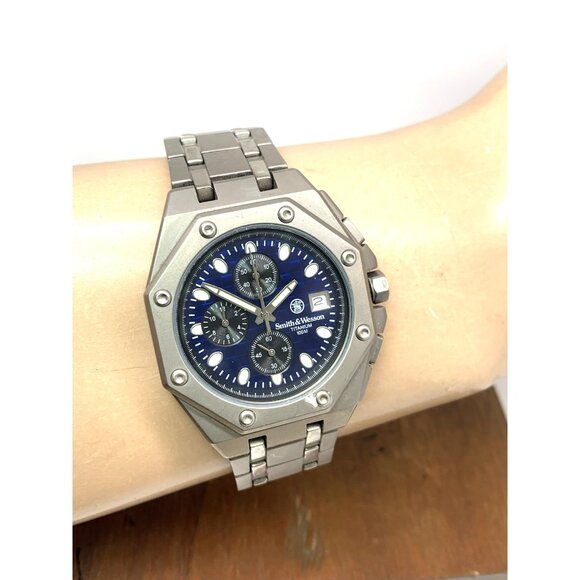 Smith & Wesson Titanium Men's Watch Blue Dial Date Quartz Chronograph 39mm - Picture 11 of 14
